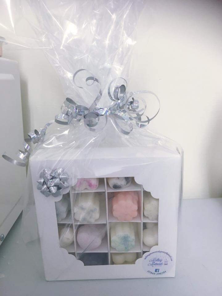 16/32 Selection Wax Melt Gift Box with Wax Burner